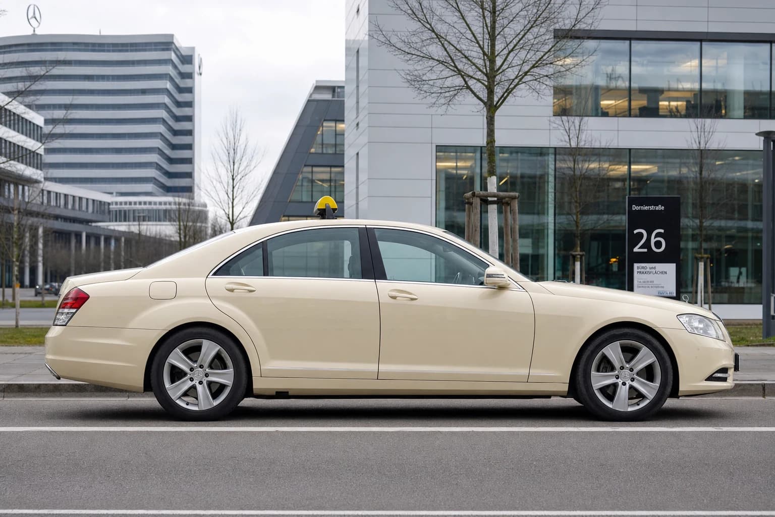 Taxi der TaxiZentrale Fildern in der Seitenansicht